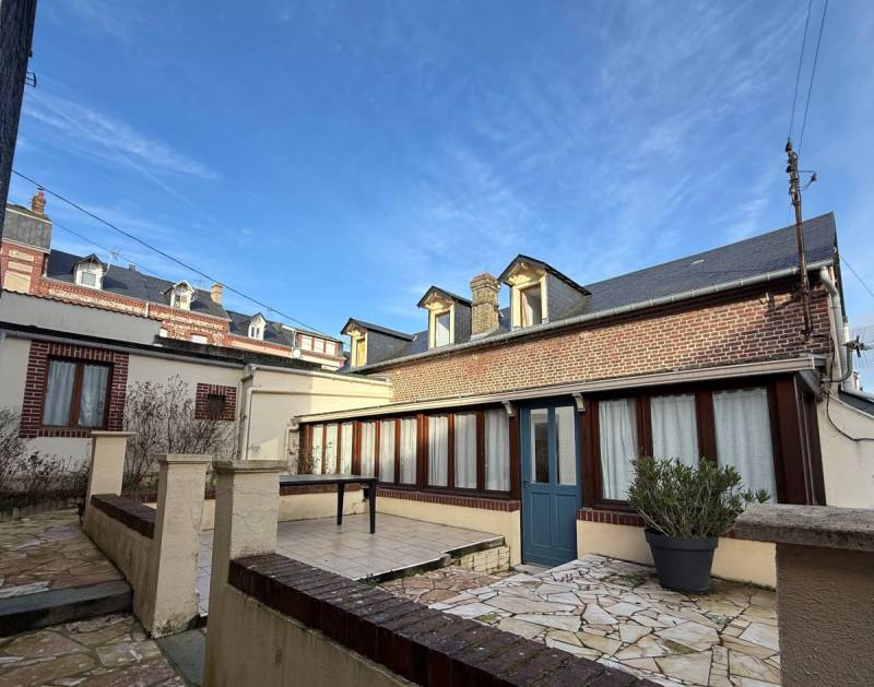 A Fécamp dans le quartier recherché de la Bénédictine, entre le centre-ville et la plage, maison 4 chambres avec extérieur à vendre