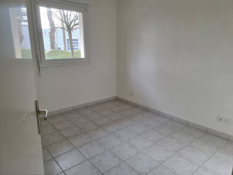 A vendre dans résidence avec stationnement privée appartement 2 chambres
