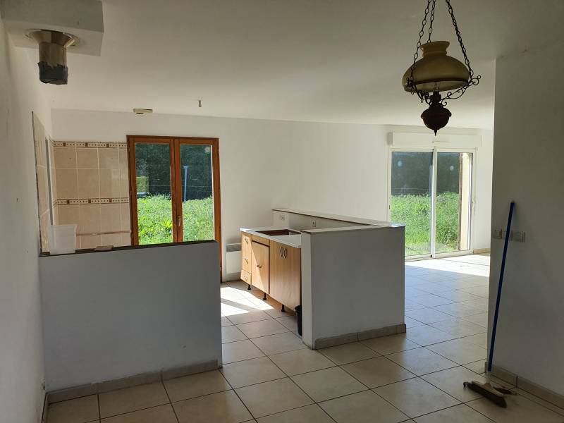 A vendre pavillon avec cuisine ouverte sur salle et salon proche FECAMP
