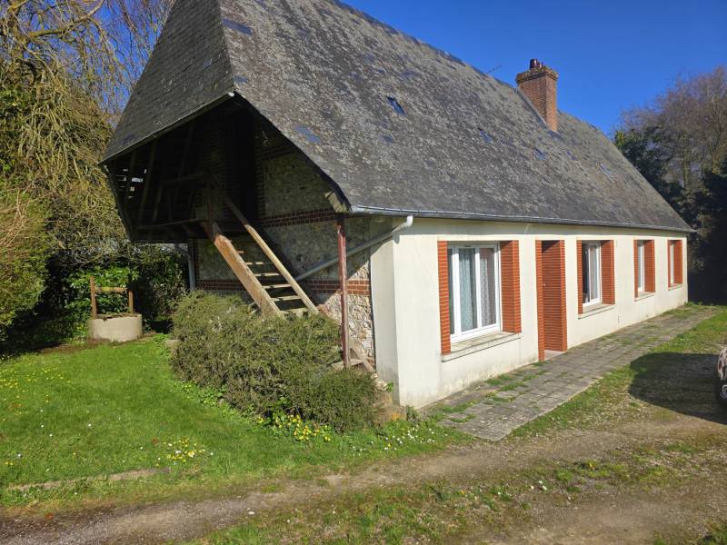 A la campagne proche de Fécamp, Longère de caractère à vendre avec grand bâtiment