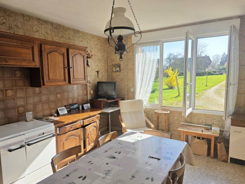 A la campagne proche de Fécamp, Longère de caractère à vendre avec grand bâtiment