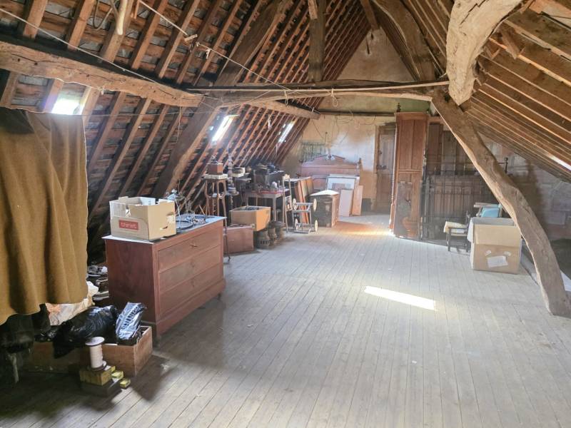 A la campagne proche de Fécamp, Longère de caractère à vendre avec grand bâtiment