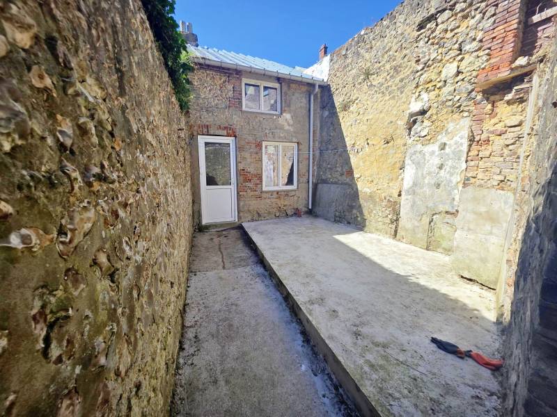 Maison avec extérieur et bâtiment à Fécamp