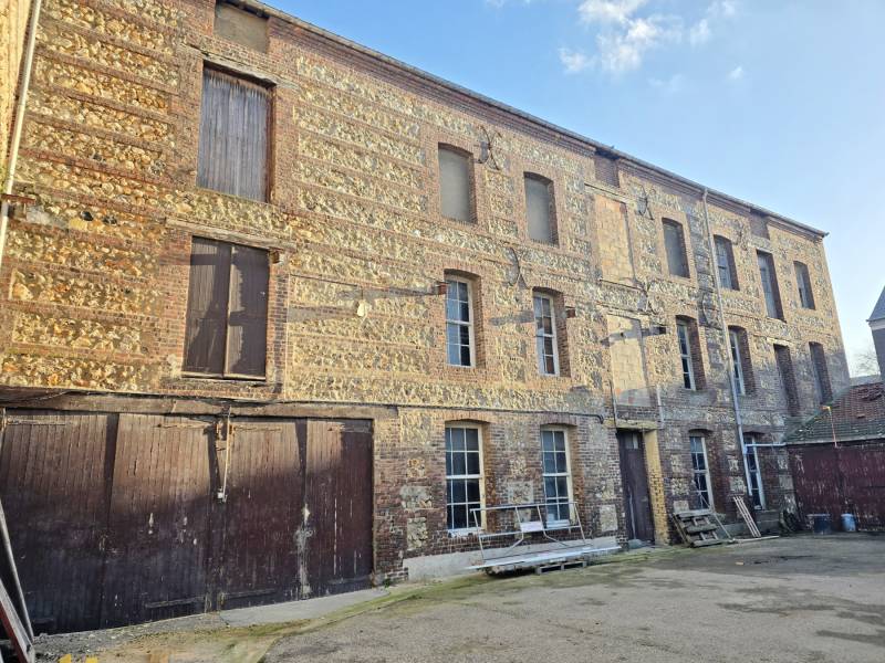 A vendre à 200mètres de la plage bâtiment avec travaux à FECAMP