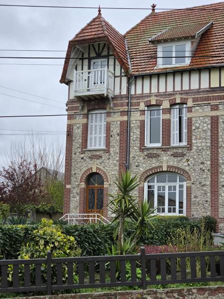 Maison Anglo-Normande avec 4 chambres : A vendre à Fécamp maison avec jardin