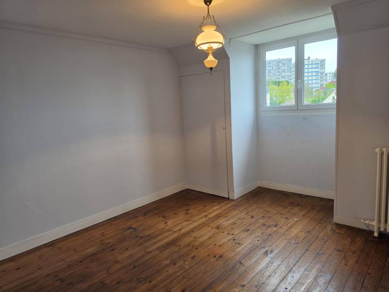 Maison Anglo-Normande avec 4 chambres : A vendre à Fécamp maison avec jardin