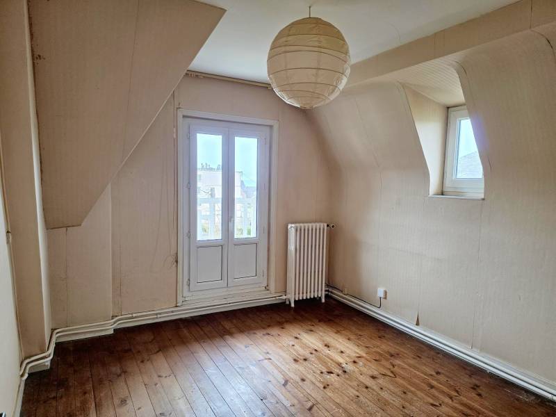 Maison Anglo-Normande avec 4 chambres : A vendre à Fécamp maison avec jardin