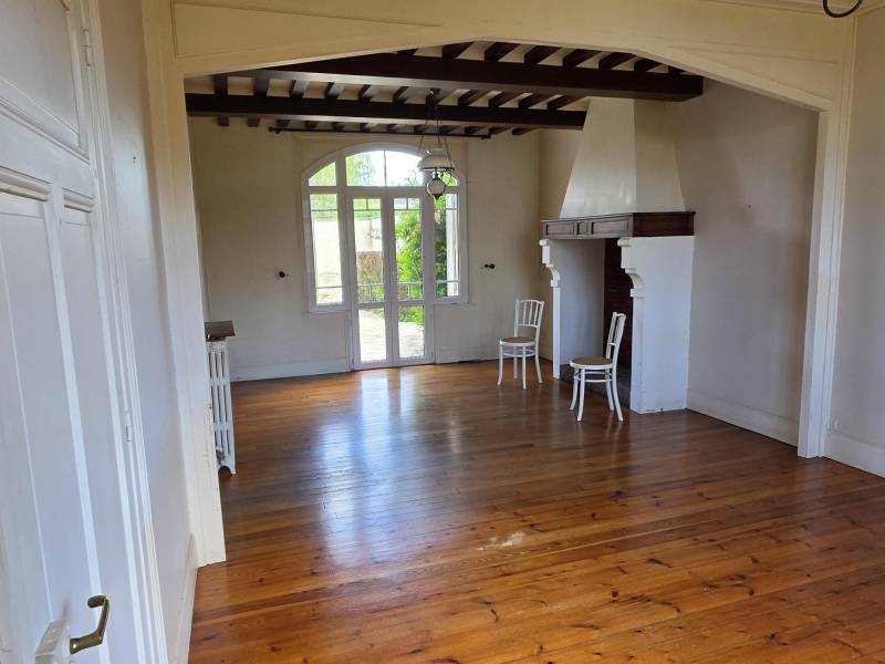 Maison Anglo-Normande avec 4 chambres : A vendre à Fécamp maison avec jardin