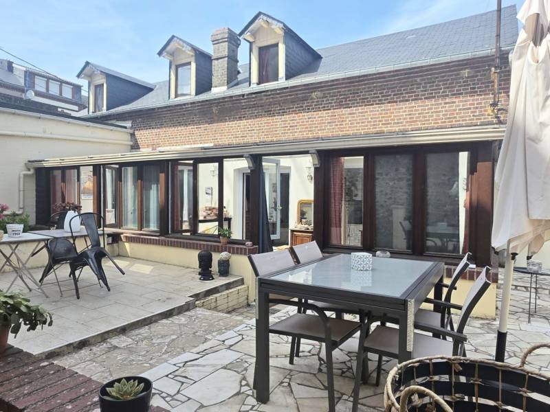 Maison à vendre à Fécamp : Quartier Bénédictine : 4 chambres, vie de plain-pied et terrasse exposée plein sud