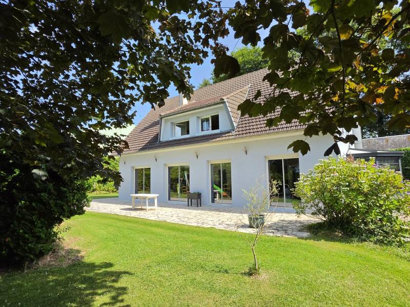 Pavillon familial de 159 m² avec vie de plain-pied, dépendances et parc arboré à 10 minutes de Fécamp