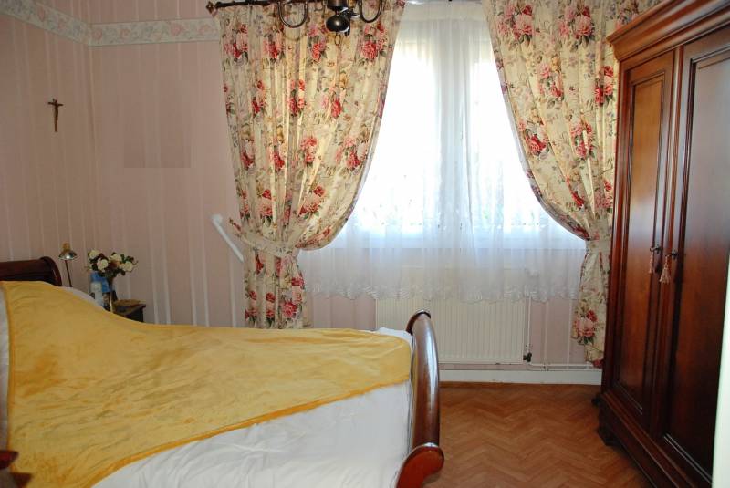 A vendre pavillon individuel de plain pied à saint léoard 76400  avec garage et jardin