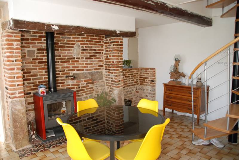 A vendre longère rénovée sur 2257m² dans un village proche de Valmont  