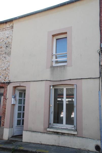 Hyper centre-ville de Fécamp 76400, maison de ville avec petit extérieur à vendre