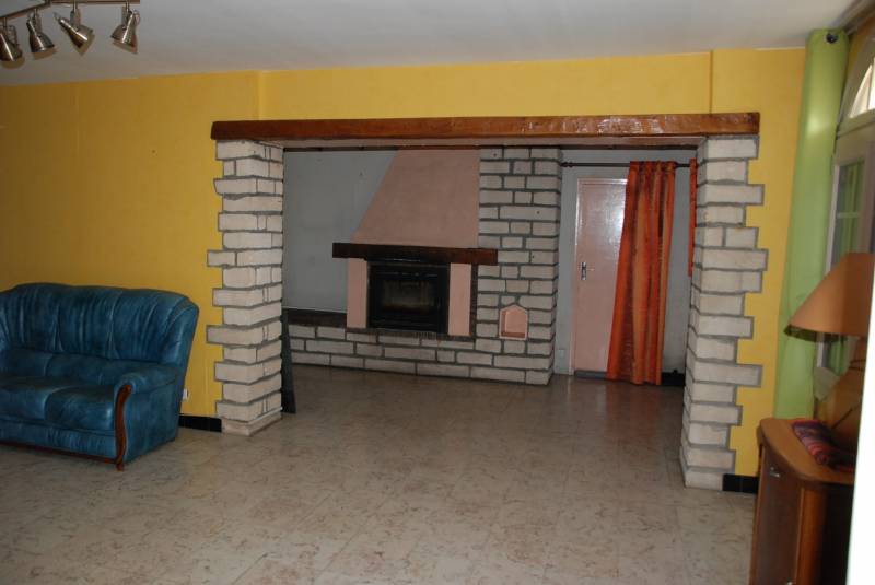 A vendre longère de caractère à rénover proche VALMONT