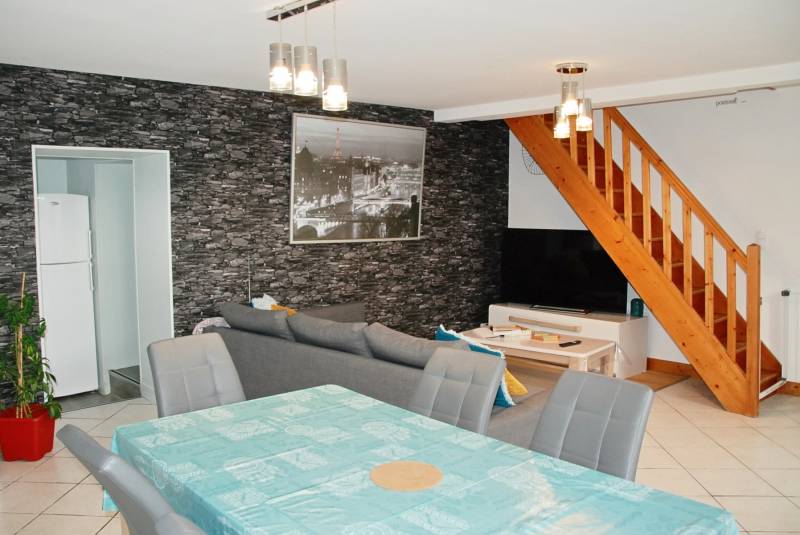 A vendre grande longère rénovée idéalement située très proche de FECAMP  