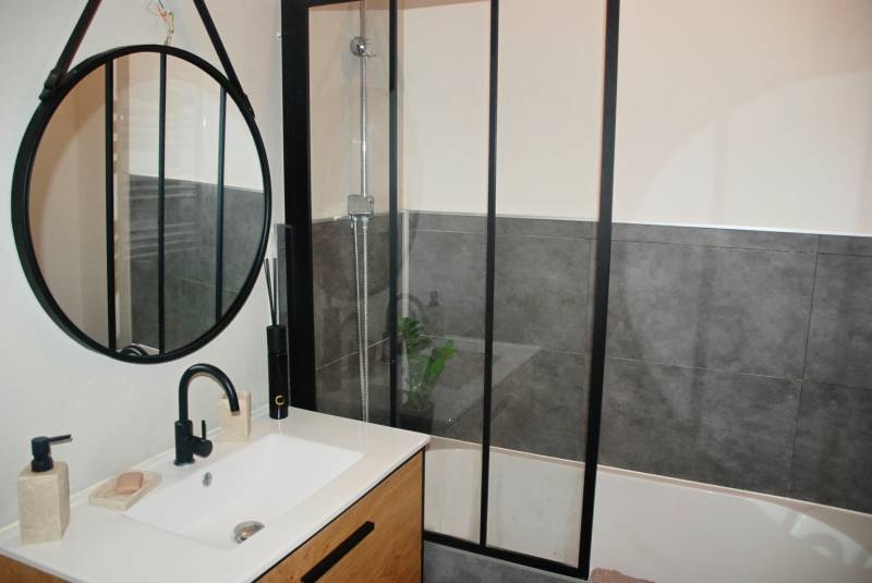 Exclusivité appartement rénové avec beaux volumes situé à 2 pas des commerces à FECAMP  