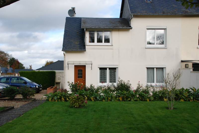 A vendre maison avec garage et jardin dans un village entre GODERVILLE 76110 et VALMONT 76540  