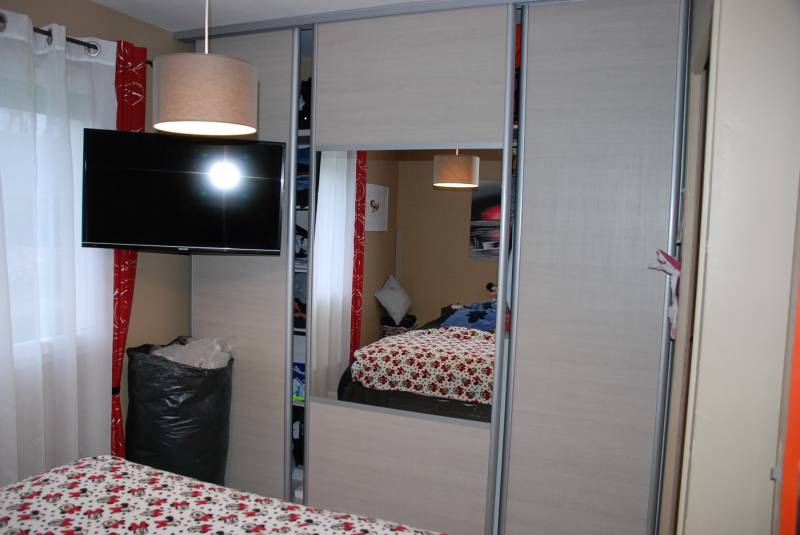 A acheter pavillon récent avec suite parentale de plain-pied dans village avec commodités et école