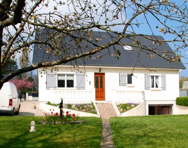 A vendre pavillon 5 chambres, lumineux avec sous-sol et jardin situé à 10 minutes de FECAMP  