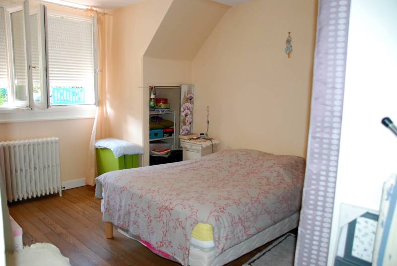 Proche école et commerces maison avec jardin à vendre