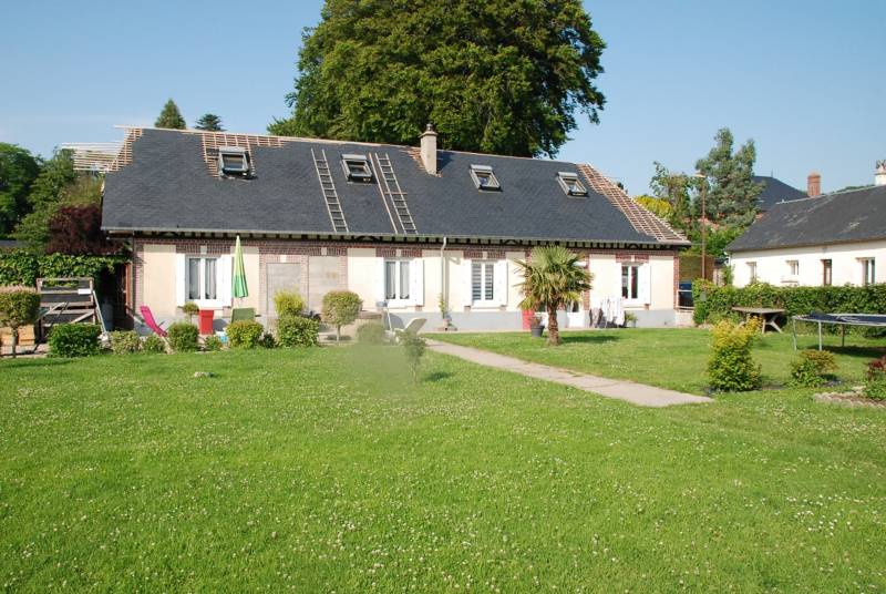 A vendre longère rénovée sur 2257m² dans un village proche de Valmont  