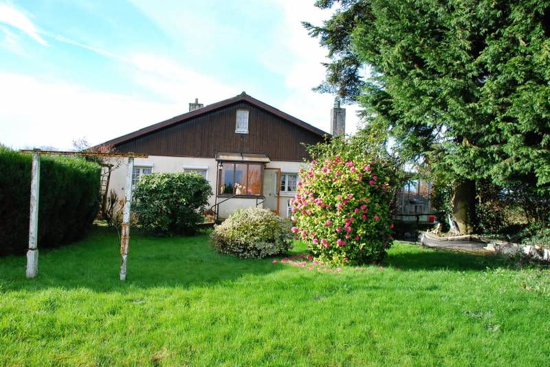 Exclusivité, à vendre, chalet édifié sur 2708m² avec dépendances à la campagne proche de GODERVILLE  