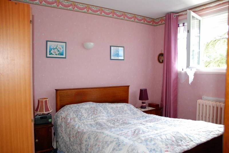 A VENDRE PAVILLON INDIVIDUEL AVEC BEAU VOLUME ET SOUS-SOL proche VALMONT