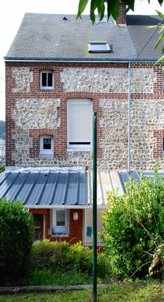 A vendre maison de ville avec grand jardin à FECAMP non loin du port  