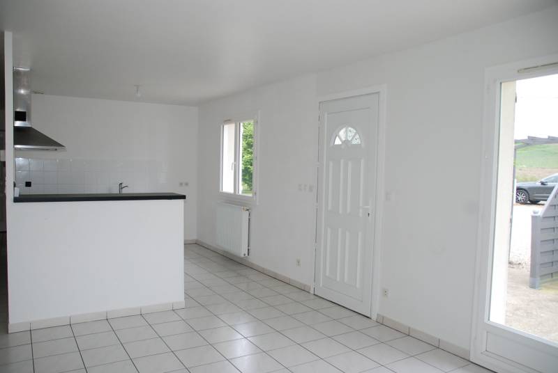 A vendre maison de plain pied avec garage dans un bourg tous commerces