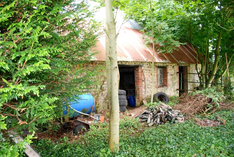 A vendre terrain à bâtir de 1000m² avec bâtiments axe Fécamp / Cany-Barville