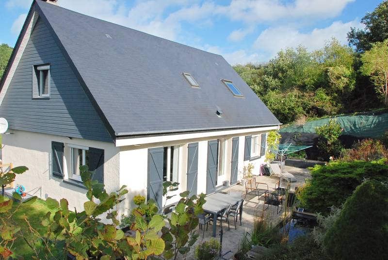 Superbe pavillon individuel avec sous-sol et jardin idéalement situé au calme à Fécamp