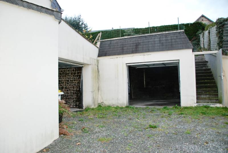 Proximité directe de FECAMP: immeuble à vendre avec jardin et garages
