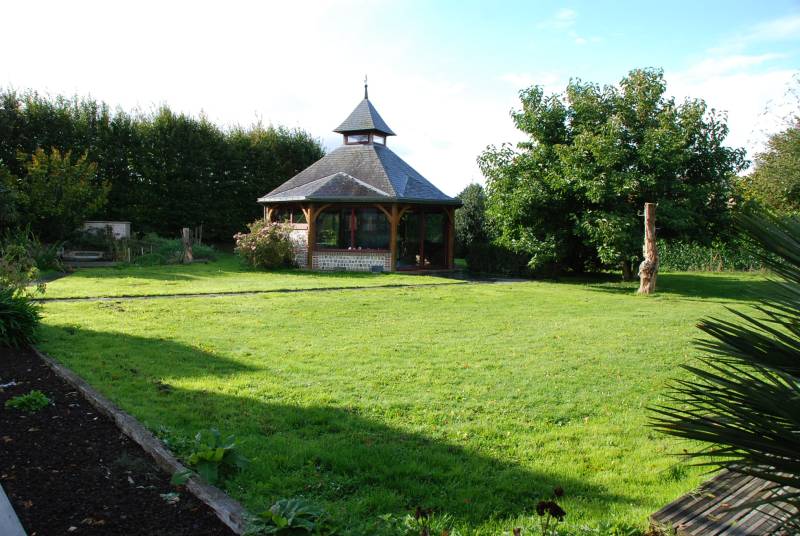 ACHAT ANCIENNE GRANGE RENOVEE AVEC DEPENDANCES A 4 KM DE FECAMP 76