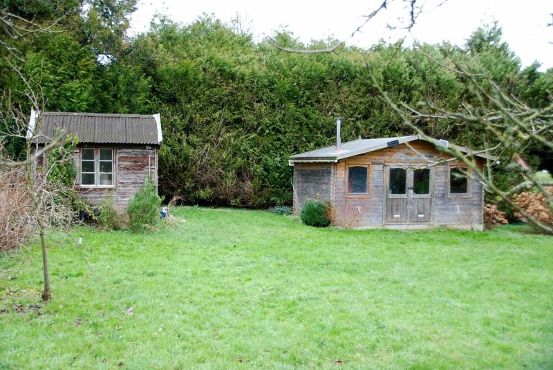 A vendre chalets édifiés sur terrain constructible de 1020m² situés dans un environnement calme proche de Valmont  