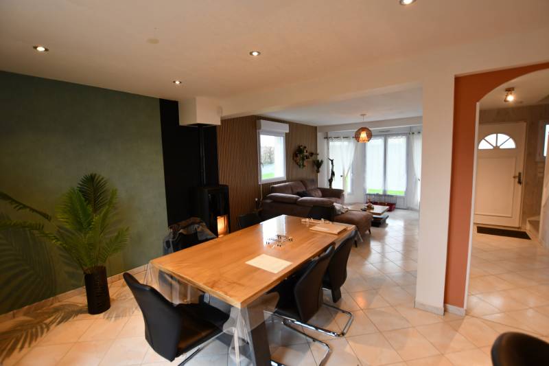 Pavillon individuel lumineux, 5 chambres à vendre à la campagne entre FECAMP et GODERVILLE  