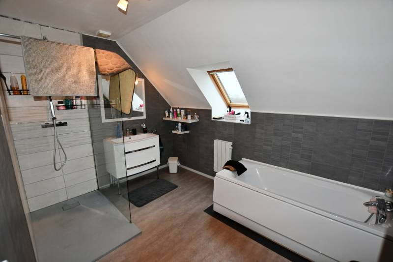 Pavillon individuel lumineux, 5 chambres à vendre à la campagne entre FECAMP et GODERVILLE  