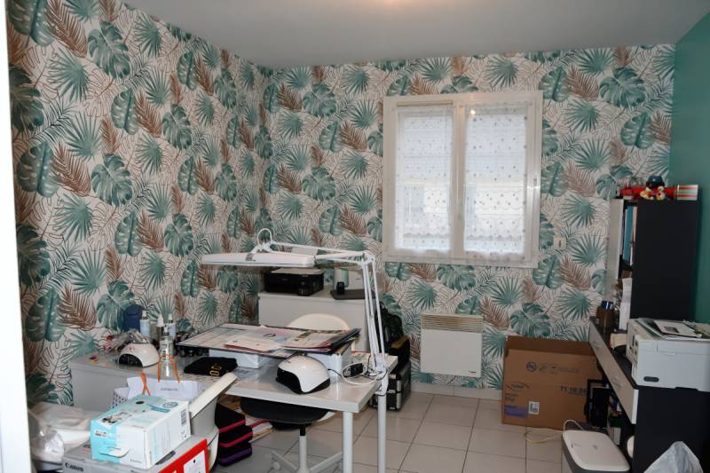 A vendre pavillon de plain-pied avec garage situé dans un village côtier avec commerces  