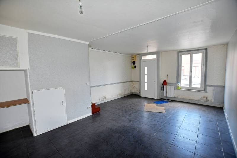 Centre-ville de Fécamp, maison à vendre avec jardin et 2 chambres + bureau