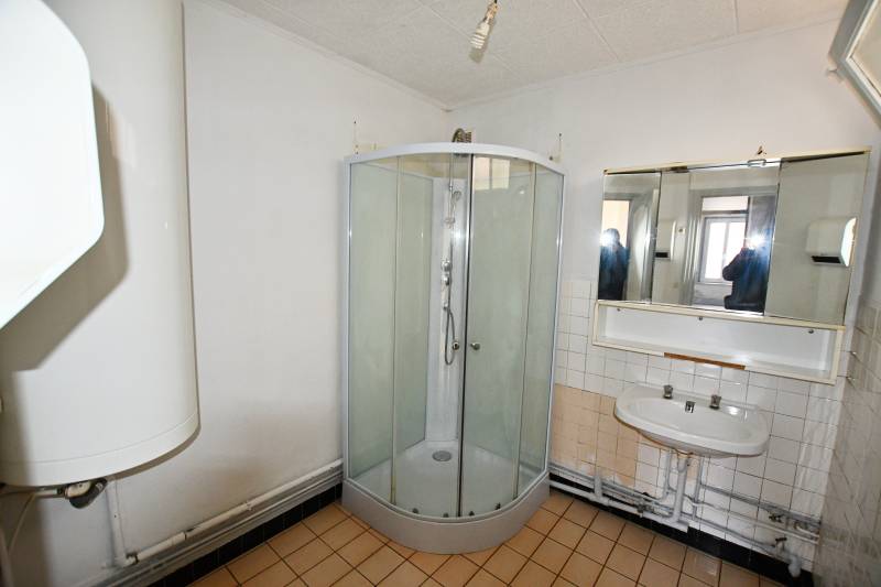 Centre-ville de Fécamp, maison à vendre avec jardin et 2 chambres + bureau