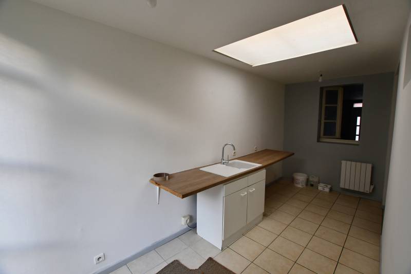 Centre-ville de Fécamp, maison à vendre avec jardin et 2 chambres + bureau