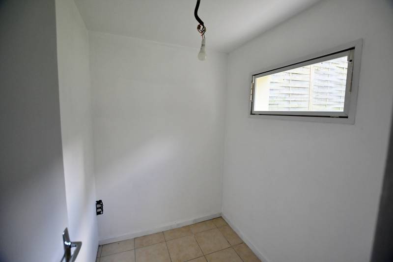 Centre-ville de Fécamp, maison à vendre avec jardin et 2 chambres + bureau