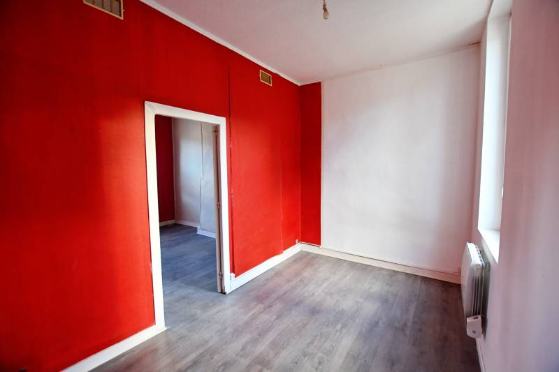 Centre-ville de Fécamp, maison à vendre avec jardin et 2 chambres + bureau