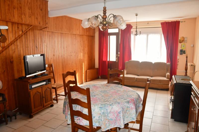 proche commerces maison à vendre