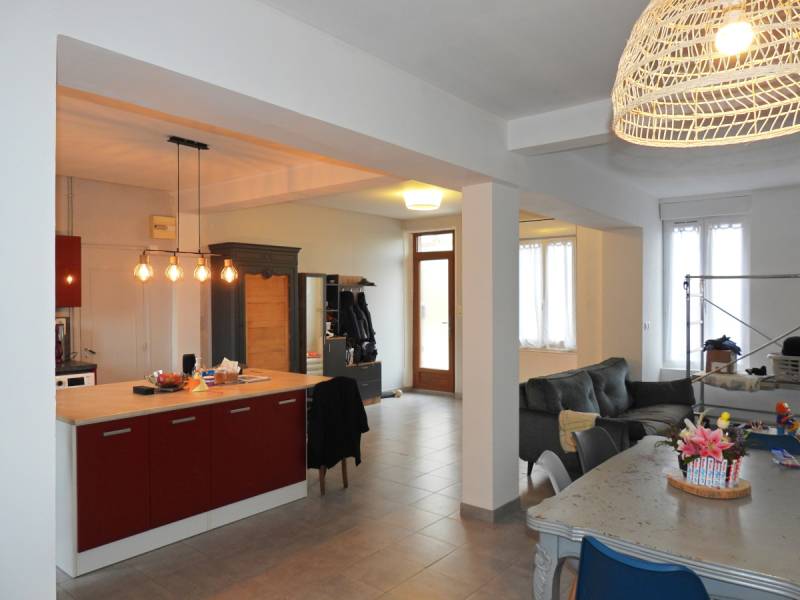 A vendre maison rénovée avec cour /  beaux volumes à FECAMP
