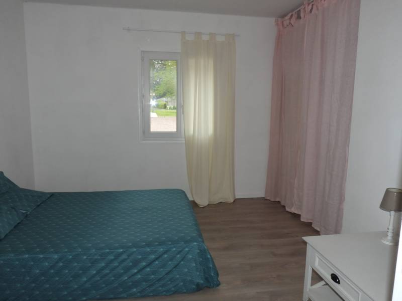 A vendre à la campagne entre GODERVILLE et FECAMP superbe bâtiment rénové avec jardin