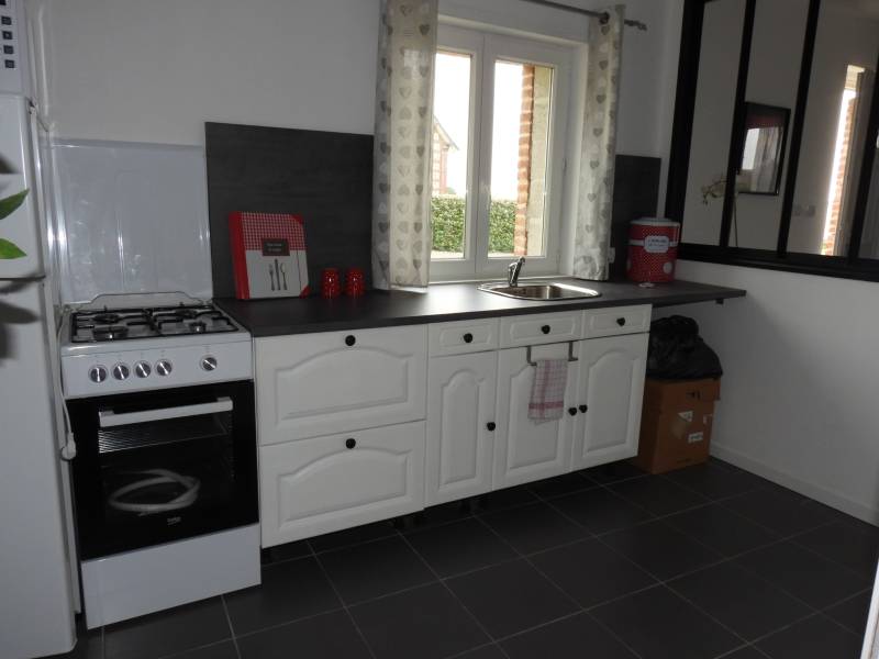 A vendre à la campagne entre GODERVILLE et FECAMP superbe bâtiment rénové avec jardin