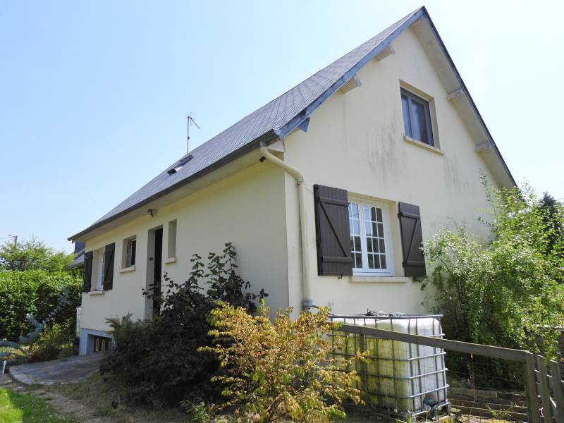 Exclusivité, pavillon sur sous-sol complet à vendre à VALMONT proche des commerces à pied sur 784m² de terrain