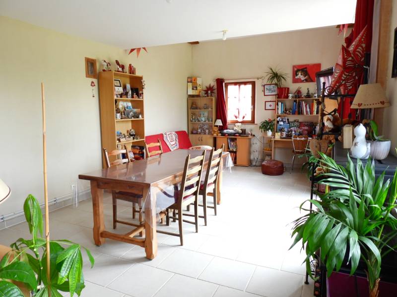 Maison rénovée en briques et silex proche Valmont