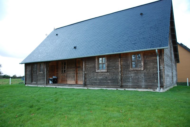 A vendre chalet en bois de plain pied à 11 km de FECAMP  dans un environnement tranquille à proximité des grands axes A 11 km de FECAMP  