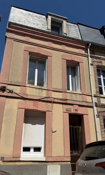 LES PIEDS DANS L'EAU, à vendre maison idéalement située à FECAMP, à 2 pas de la mer